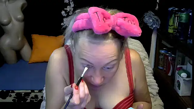 wLESLYMOSw online show from November 6, 2025, 8:18 am