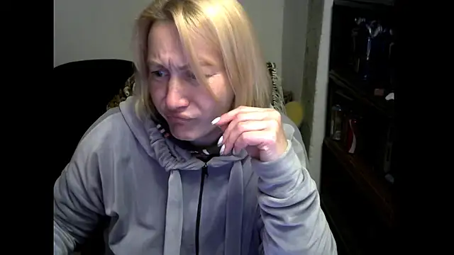 wLESLYMOSw online show from April 22, 2026, 5:53 pm