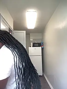 fantasygyal online show from June 3, 2026, 3:06 pm