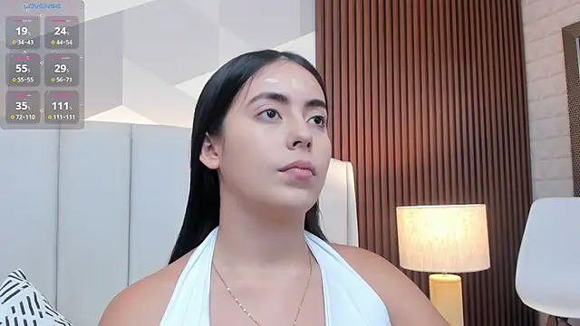 Julietasantos   online show from May 14, 2026, 6:38 pm