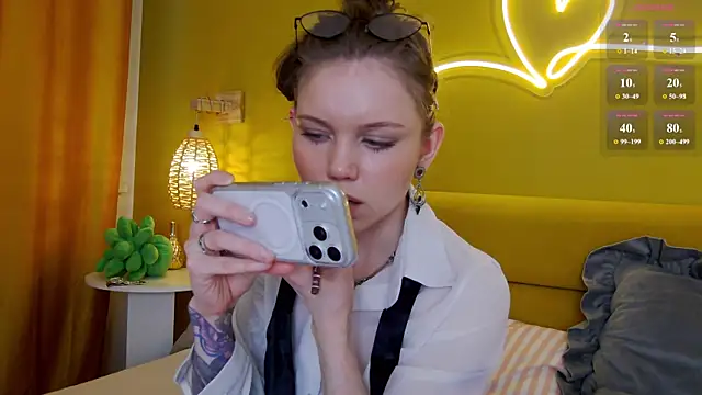 lessysweety online show from April 10, 2026, 3:13 am