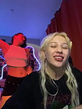 Dooubletroublee online show from November 24, 2025, 11:49 pm