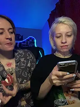 Dooubletroublee online show from December 16, 2025, 1:21 am