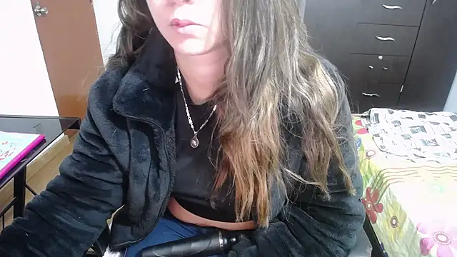 Snapshot of Luna_girlhot_ chatting on March 5, 2025, 4:02 am Luna girlhot  online show from March 5, 2025, 4:02 am