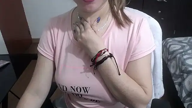 Snapshot of Luna_girlhot_ chatting on February 8, 2025, 4:36 am Luna girlhot  online show from February 8, 2025, 4:36 am