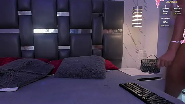 PittAndLunaa online show from March 25, 2026, 12:26 pm