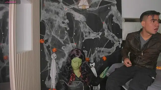 PittAndLunaa online show from October 30, 2025, 1:42 pm