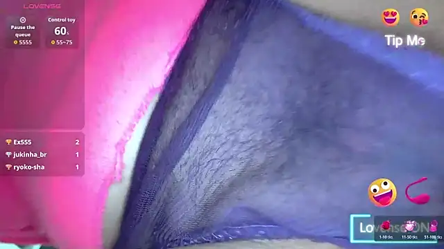 white sexy  online show from April 12, 2026, 10:51 am