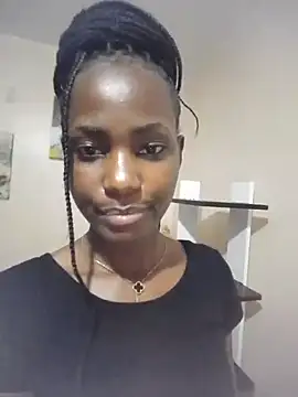 agnesmw online show from October 25, 2025, 5:02 pm