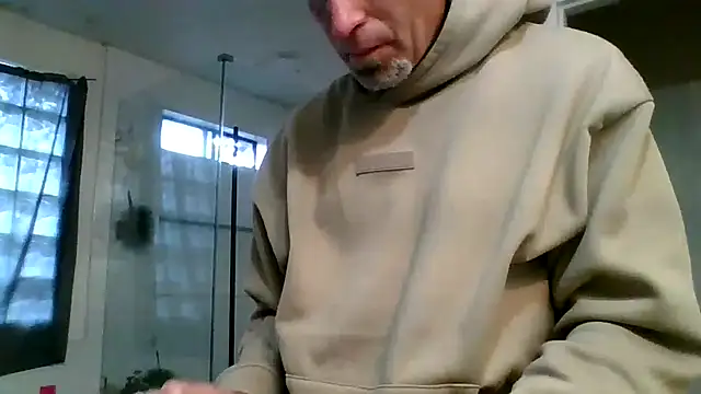 El Gizmo online show from February 17, 2026, 3:42 pm