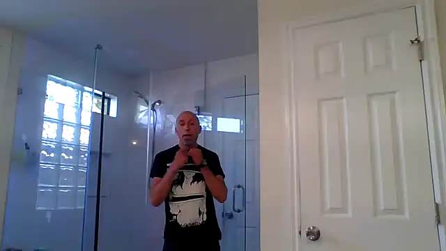 Snapshot of El_Gizmo chatting on June 3, 2026, 12:33 am El Gizmo online show from June 3, 2026, 12:33 am