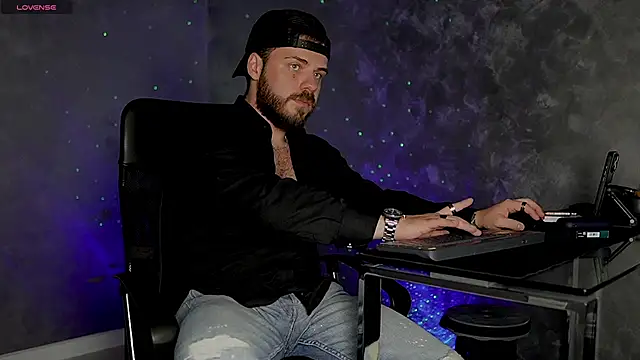 juliusmasters online show from November 10, 2025, 8:03 pm