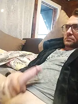 tomee83 online show from November 6, 2025, 6:06 am