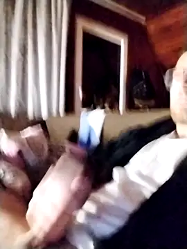 tomee83 online show from December 17, 2025, 6:40 am