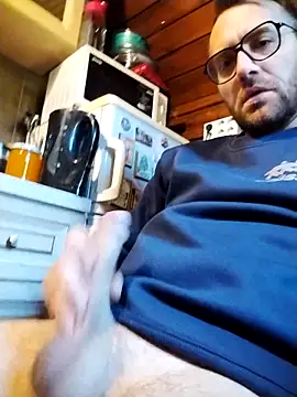 tomee83 online show from November 1, 2025, 7:35 am