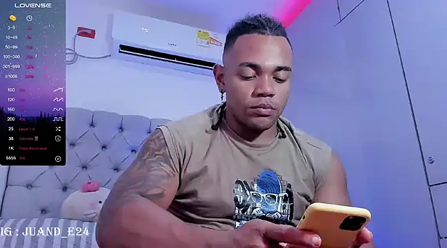 Snapshot of juande_24 chatting on February 20, 2025, 4:28 am juande 24 online show from February 20, 2025, 4:28 am