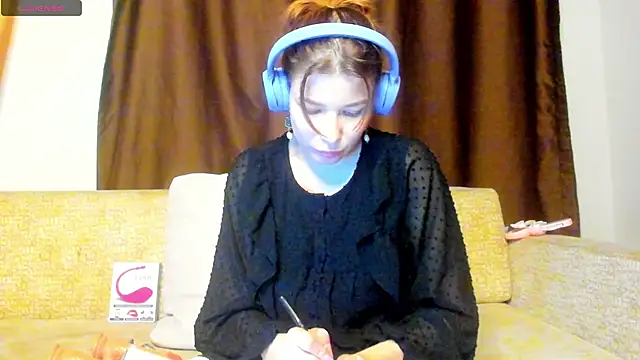 Snapshot of Leila_purr18 chatting on September 27, 2025, 8:04 pm Leila purr18 online show from September 27, 2025, 8:04 pm