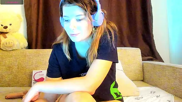 Snapshot of Leila_purr18 chatting on September 12, 2025, 9:42 am Leila purr18 online show from September 12, 2025, 9:42 am