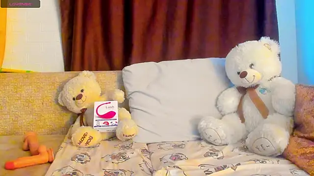 Snapshot of Leila_purr18 chatting on October 8, 2025, 8:16 am Leila purr18 online show from October 8, 2025, 8:16 am
