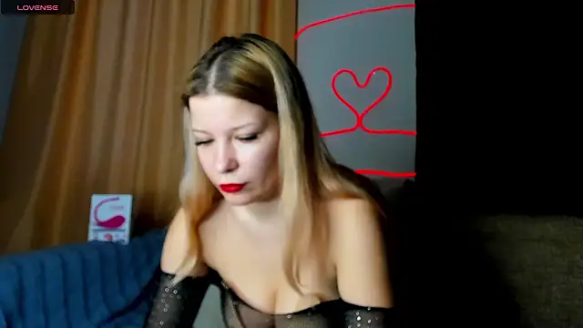 Snapshot of Leila_purr18 chatting on March 21, 2025, 6:38 am Leila purr18 online show from March 21, 2025, 6:38 am