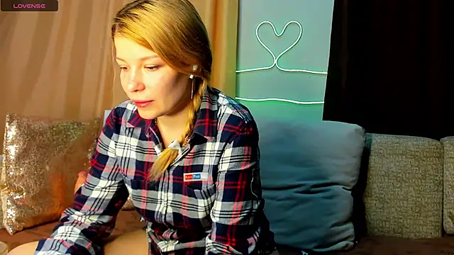 Snapshot of Leila_purr18 chatting on March 15, 2025, 2:56 am Leila purr18 online show from March 15, 2025, 2:56 am