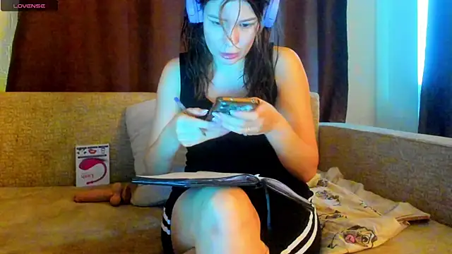 Snapshot of Leila_purr18 chatting on October 6, 2025, 12:50 pm Leila purr18 online show from October 6, 2025, 12:50 pm