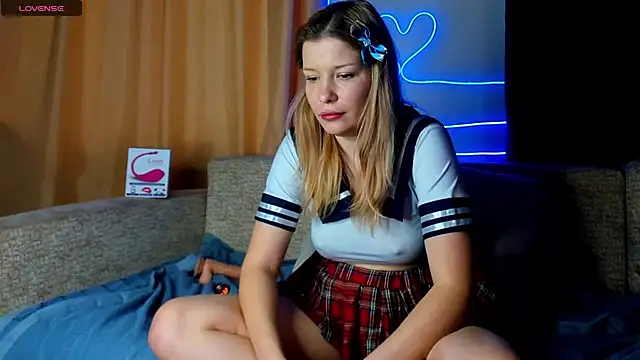 Snapshot of Leila_purr18 chatting on March 7, 2025, 9:51 am Leila purr18 online show from March 7, 2025, 9:51 am