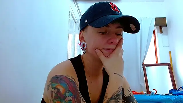 tomboyblue online show from November 21, 2025, 12:26 pm