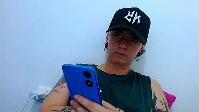 tomboyblue online show from April 21, 2026, 7:42 pm