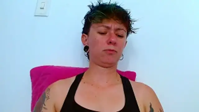 tomboyblue online show from April 22, 2026, 6:36 pm