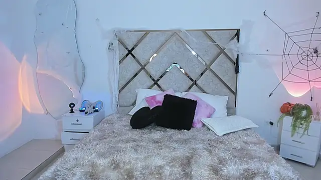 queenie star online show from October 28, 2025, 10:20 pm