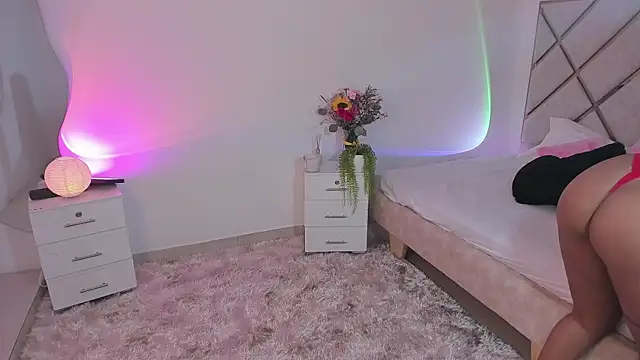 queenie star online show from November 6, 2025, 9:08 pm