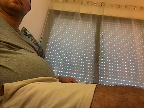 porompomperro online show from January 10, 2025, 2:13 pm