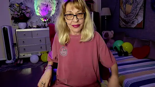 Snapshot of HornyMilf_555 chatting on February 17, 2026, 3:09 pm HornyMilf 555 online show from February 17, 2026, 3:09 pm