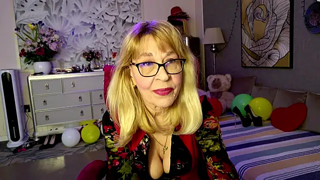 Snapshot of HornyMilf_555 chatting on February 18, 2026, 1:51 pm HornyMilf 555 online show from February 18, 2026, 1:51 pm