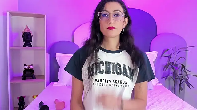 SophieGomez22 online show from February 3, 2026, 11:26 am