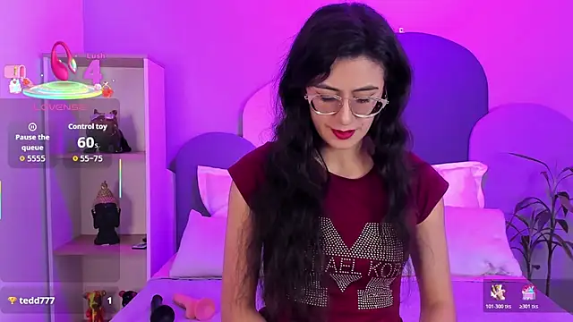 SophieGomez22 online show from November 28, 2025, 11:21 am