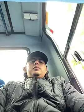 DanielGomez9 online show from November 17, 2025, 12:09 pm