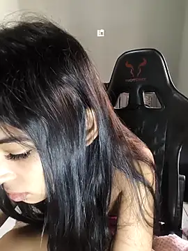 Livia Diaz online show from April 14, 2026, 5:29 pm