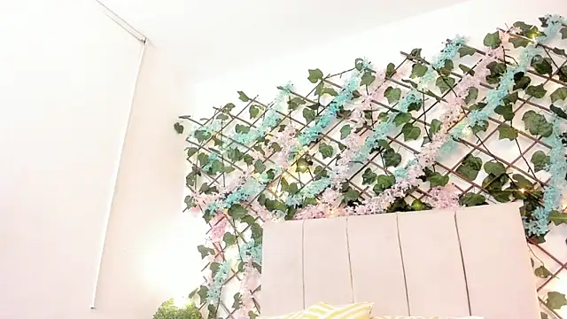 LexiiBloom online show from October 2, 2025, 10:29 am