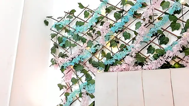 LexiiBloom online show from October 10, 2025, 10:38 am