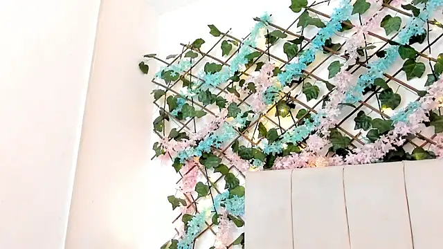 LexiiBloom online show from October 12, 2025, 10:49 am