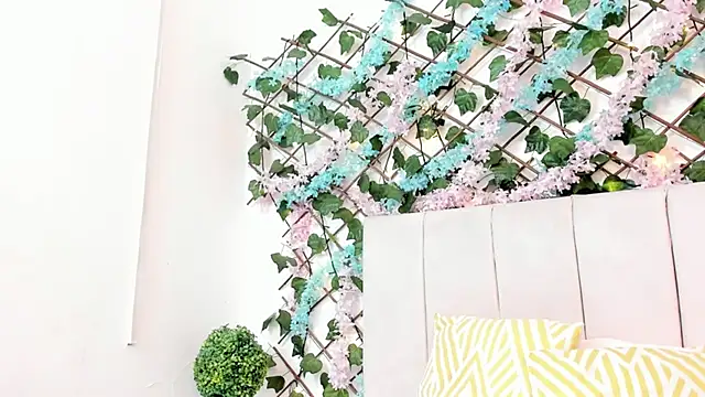 LexiiBloom online show from September 12, 2025, 10:37 am