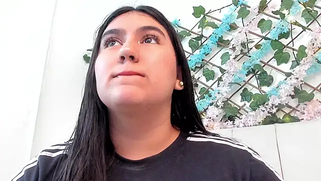 LexiiBloom online show from October 15, 2025, 10:23 am