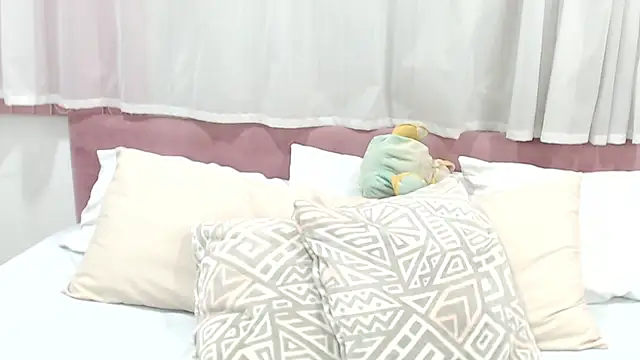 LexiiBloom online show from March 10, 2025, 10:50 am