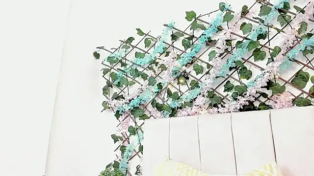 LexiiBloom online show from September 18, 2025, 10:29 am