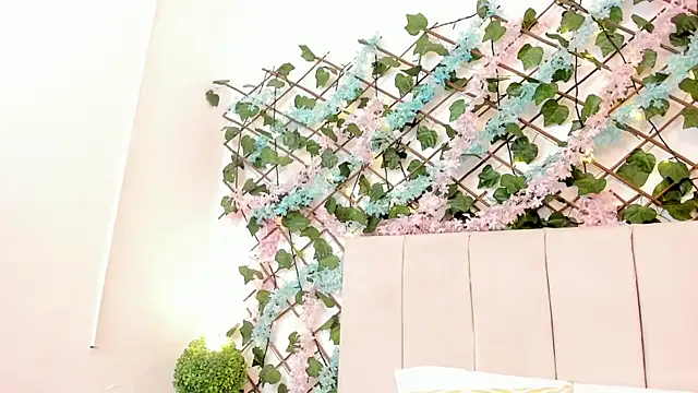 LexiiBloom online show from October 4, 2025, 3:13 pm