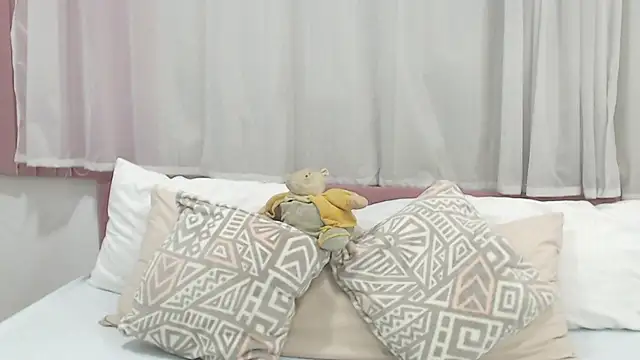 LexiiBloom online show from March 5, 2025, 10:55 am