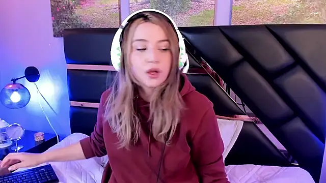 Annie mone online show from December 10, 2024, 9:00 pm