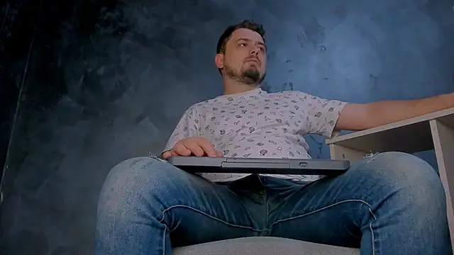 Snapshot of Master_Mark_Wayne chatting on April 1, 2026, 4:59 pm Master Mark Wayne online show from April 1, 2026, 4:59 pm